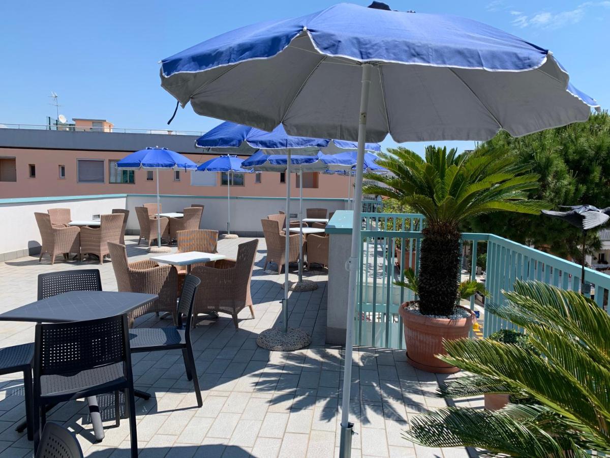 Hotel Raffaello Caorle Exterior photo