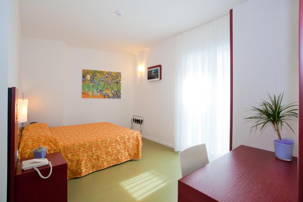 Hotel Raffaello Caorle Exterior photo